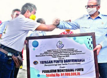 Lembaga BSTF Dapat Bantuan Data Logger Canggih Untuk Konservasi Penyu