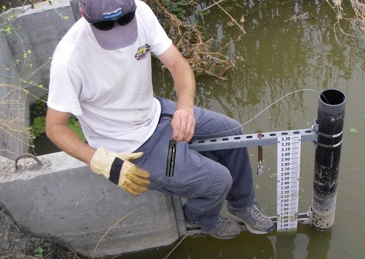 konduktivitas dan salinitas air, konduktivitas air, salinitas air, lingkungan hidup, pengaruh konduktivitas dan salinitas. Water conductivity salinity data logger.